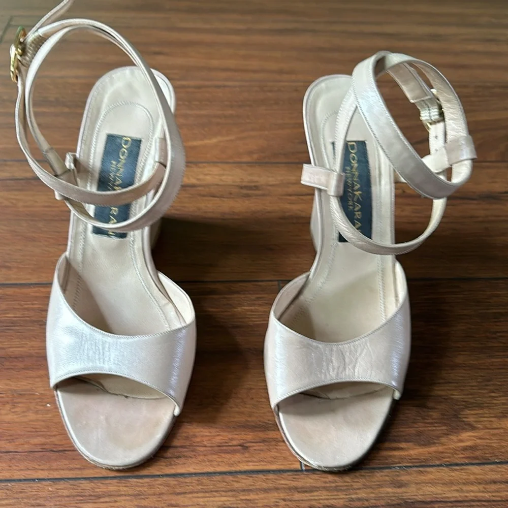 👠👠Donna Karan Open Toe Wedges👠👠